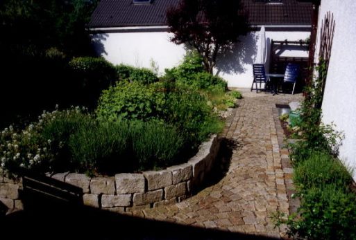 Images/Weg in Granit.jpg